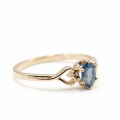 106_119_raindrop_pierscionek_zolte_zloto_z_szafirem_2.png